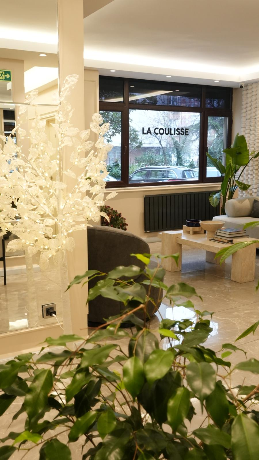 lacoulisse-mobel-slider-header